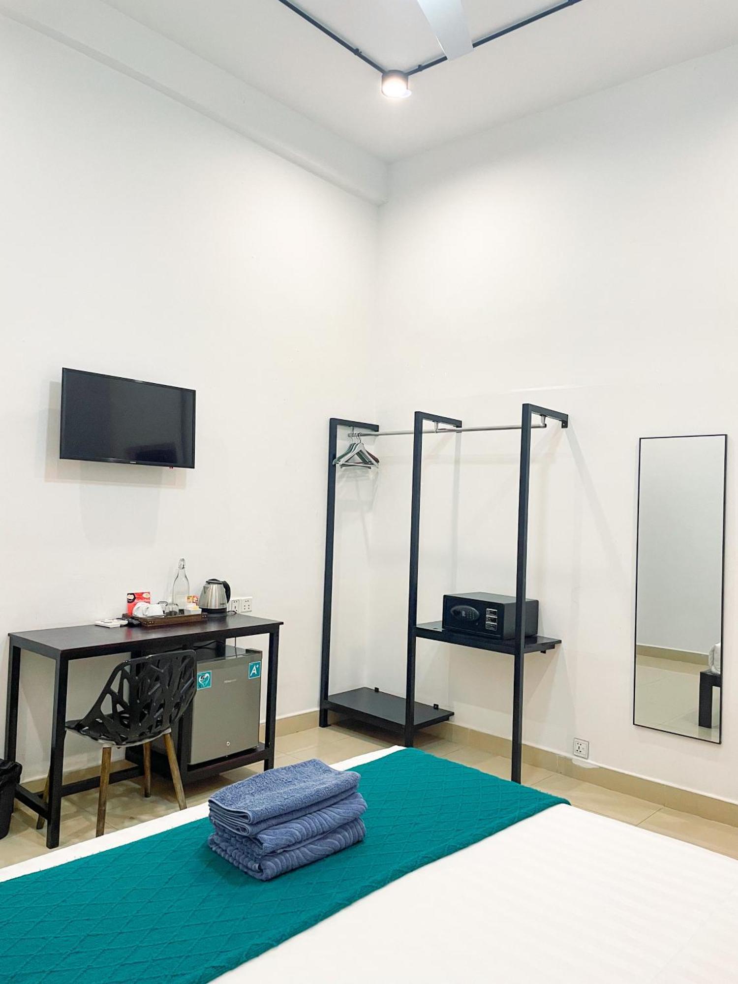 Birdcage Boutique Hotel Phnom Penh Bagian luar foto