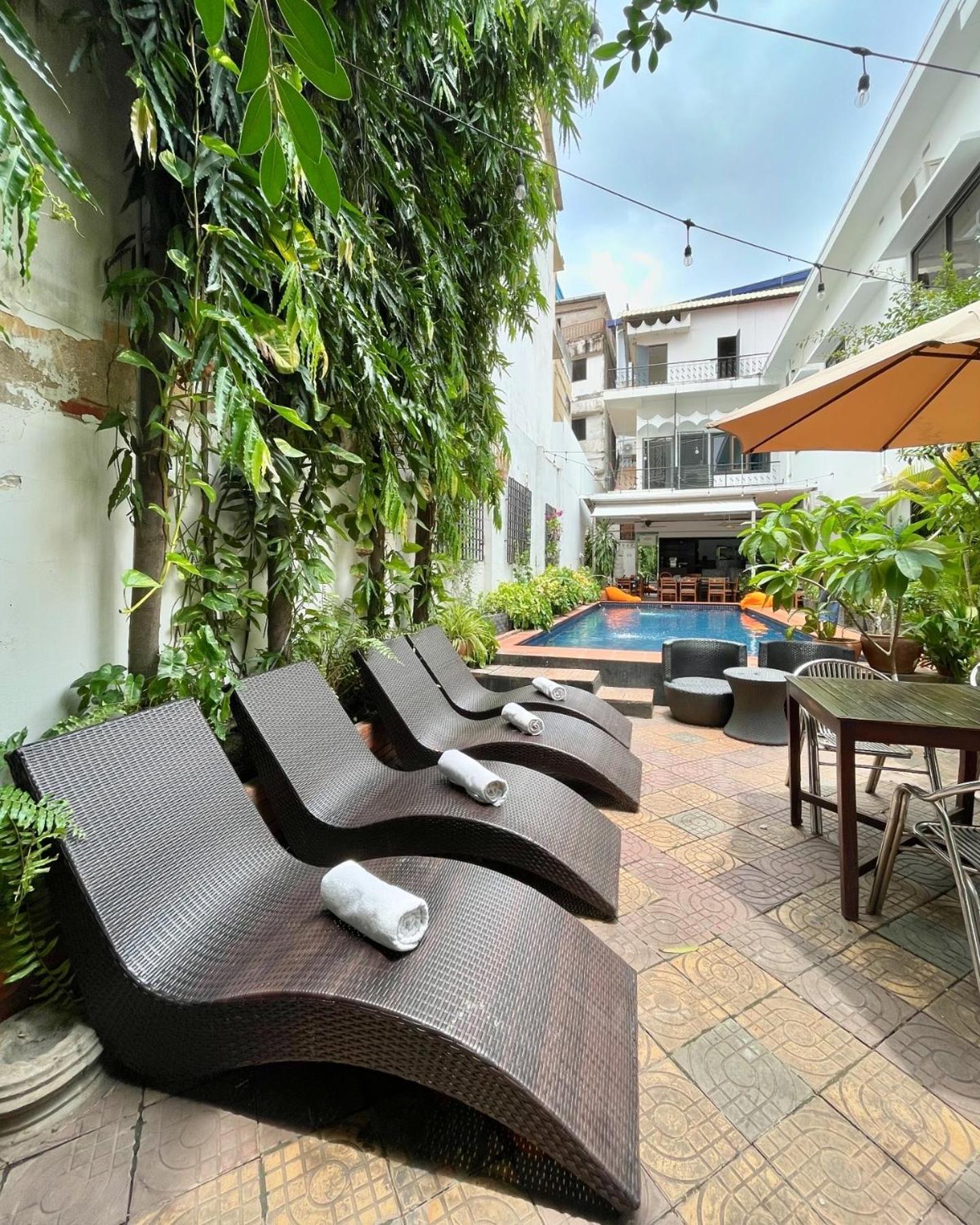 Birdcage Boutique Hotel Phnom Penh Bagian luar foto