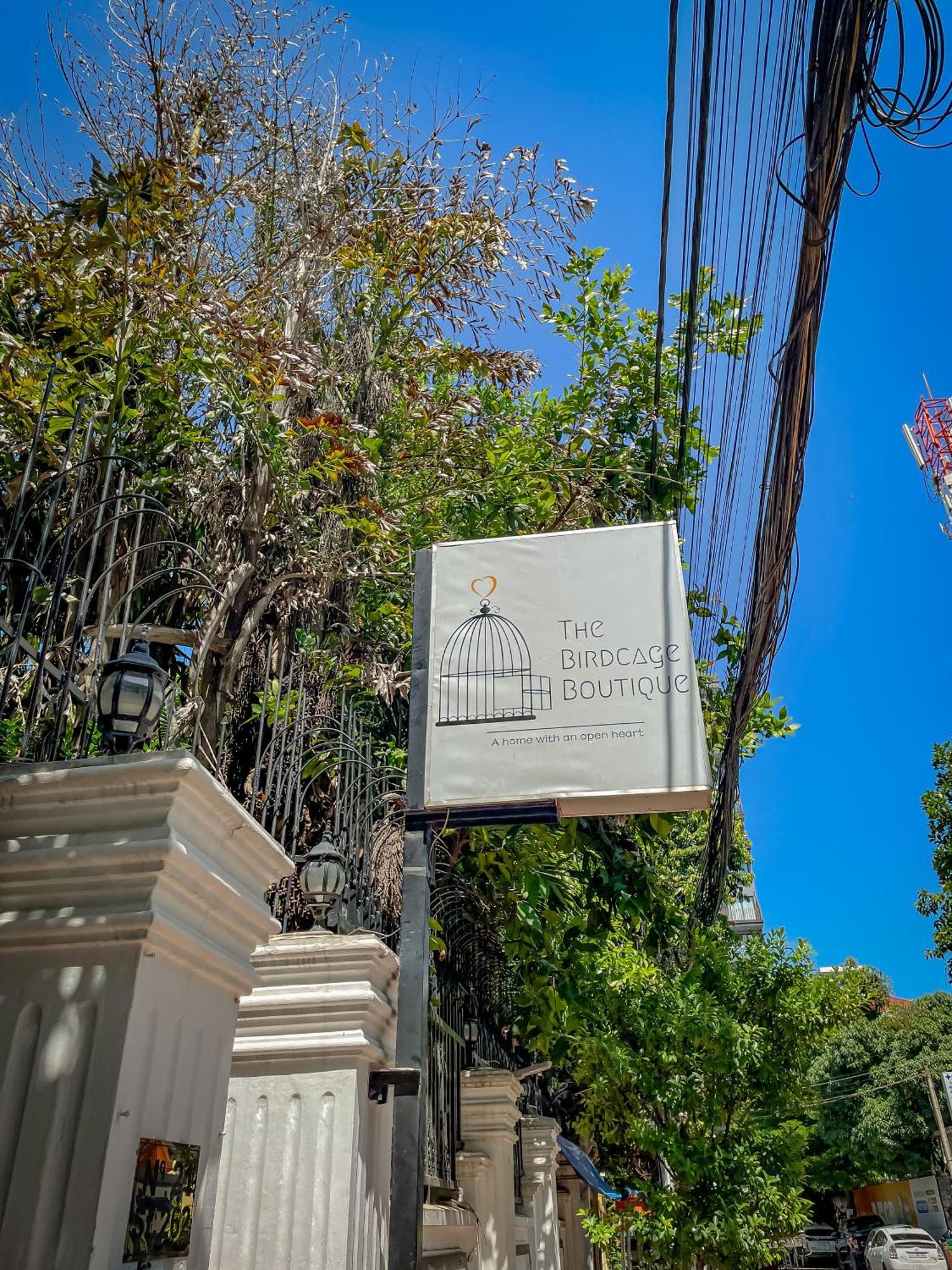 Birdcage Boutique Hotel Phnom Penh Bagian luar foto